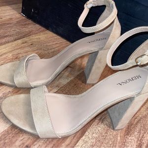 4 inch heels, never been used at all.